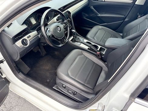 Used 2020 Volkswagen Passat 2.0T SE image 25
