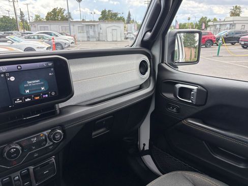 Used 2025 Jeep Wrangler Unlimited Sahara AWD/4WD image 35
