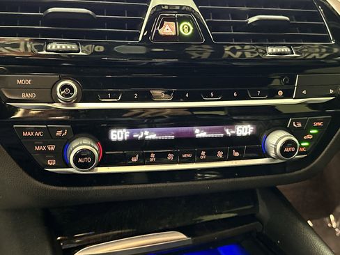 Used 2022 BMW 540i w/ Premium Package image 23