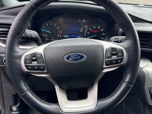 Certified 2022 Ford Explorer XLT w/ Equipment Group 202A AWD/4WD image 19