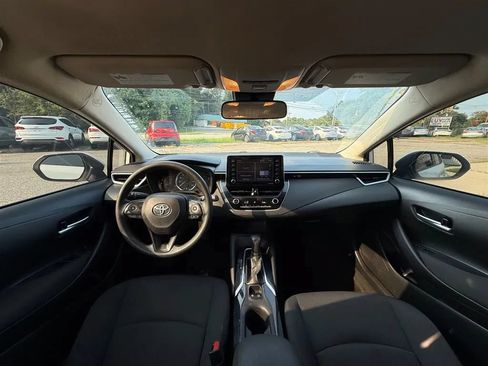 Used 2021 Toyota Corolla LE FWD image 9