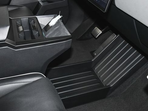 Used 2025 Tesla Cybertruck AWD Crew Cab image 61