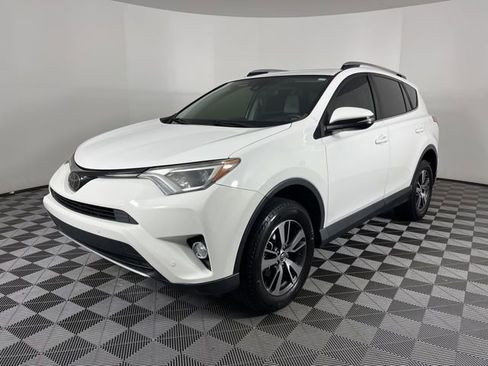 Used 2018 Toyota RAV4 XLE image 5