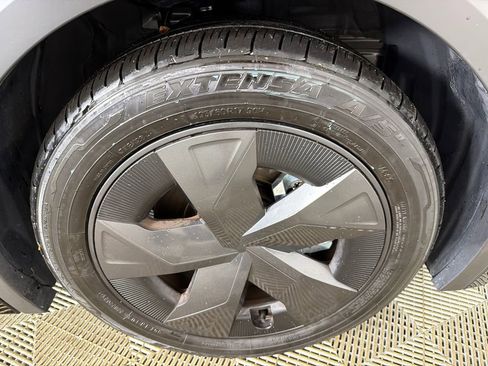 Used 2025 Toyota Prius Plug-In Hybrid image 12