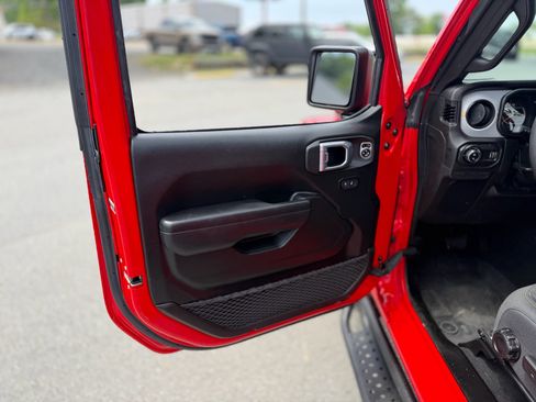 Used 2024 Jeep Gladiator Sport AWD/4WD image 25