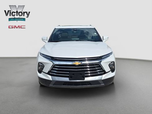 Used 2025 Chevrolet Blazer Premier w/ Driver Confidence II Package AWD/4WD image 2
