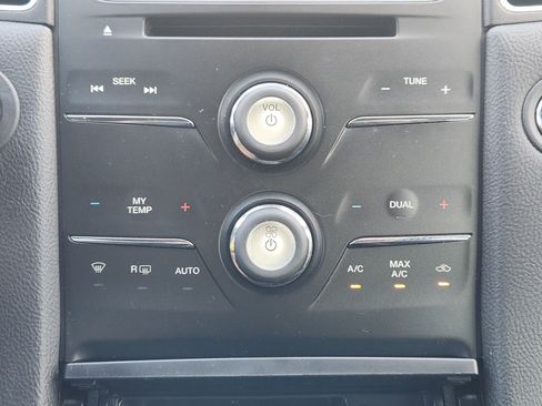Used 2014 Ford Taurus SEL w/ Equipment Group 201A FWD image 20