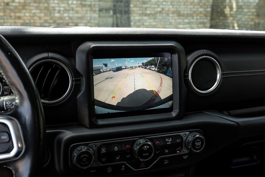 Used 2020 Jeep Wrangler Unlimited Sahara AWD/4WD image 29