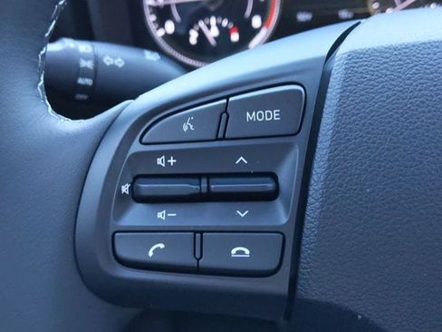Used 2021 Hyundai Venue SEL FWD image 21