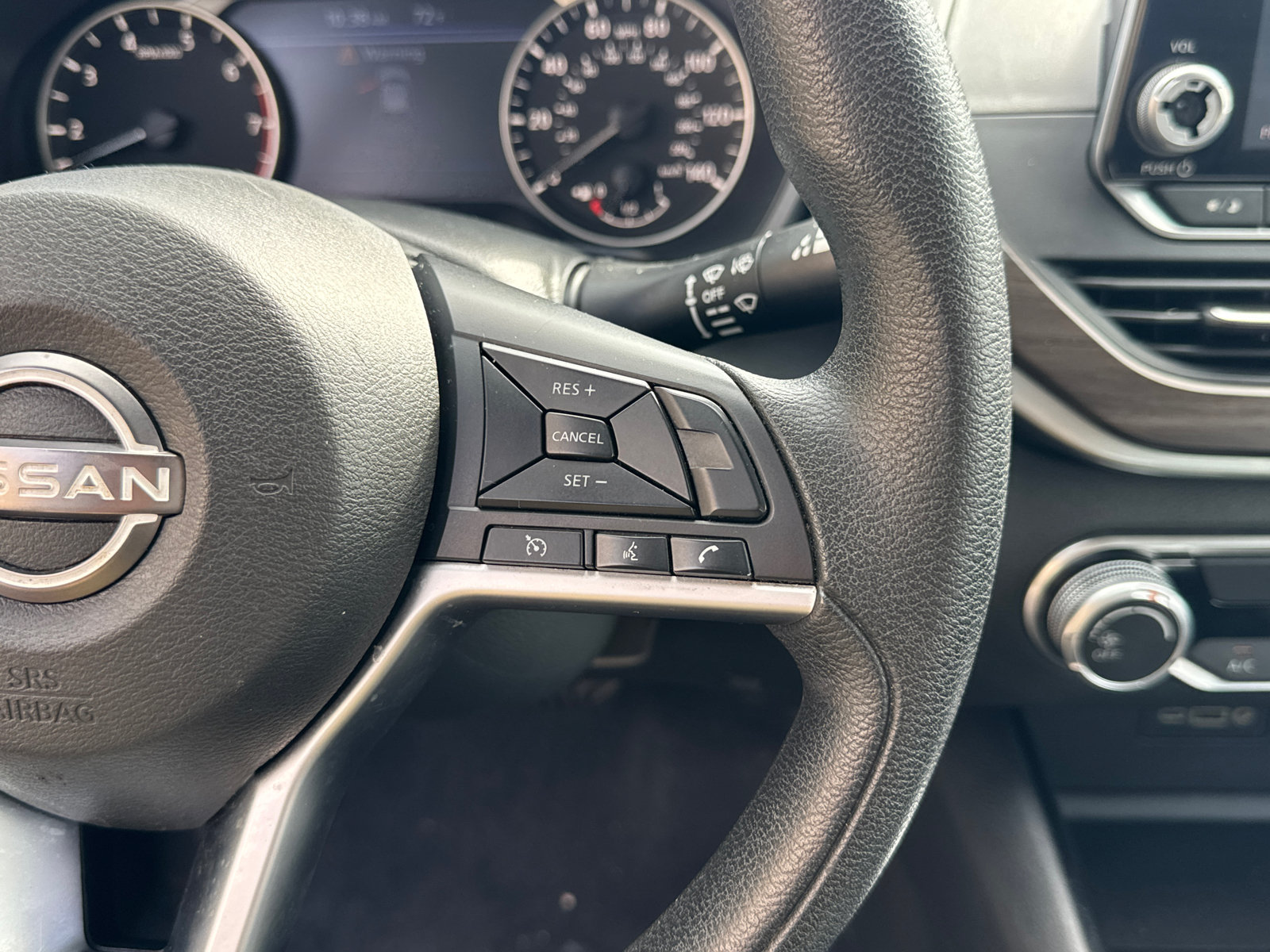 Used 2024 Nissan Altima 2.5 SV FWD image 25