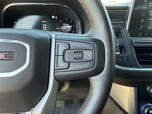 Used 2023 GMC Yukon XL SLT image 28