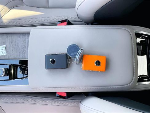 New 2026 Volvo XC90 T8 Plus w/ Protection Package Premier image 35