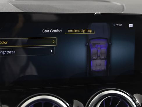 Used 2023 Mercedes-Benz GLB 250 4MATIC image 35