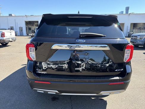 Used 2023 Ford Explorer XLT w/ Equipment Group 202A AWD/4WD image 4