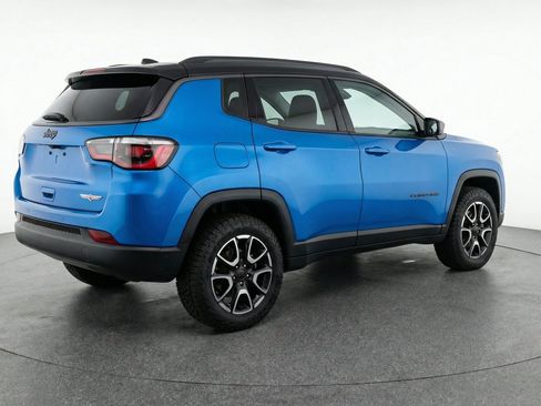 Used 2025 Jeep Compass Trailhawk AWD/4WD image 9