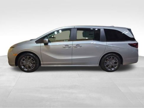 New 2026 Honda Odyssey Touring image 3