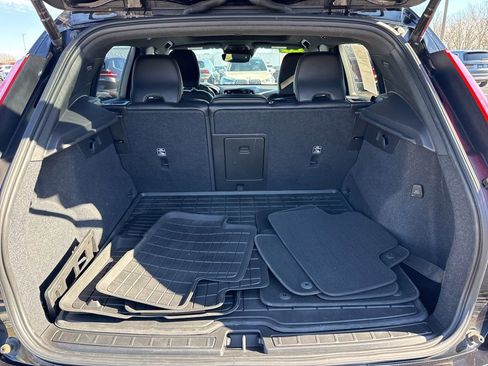 Used 2020 Volvo XC40 T5 Momentum w/ Premium Package image 18