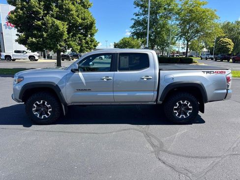 Certified 2021 Toyota Tacoma TRD Off-Road AWD/4WD image 2