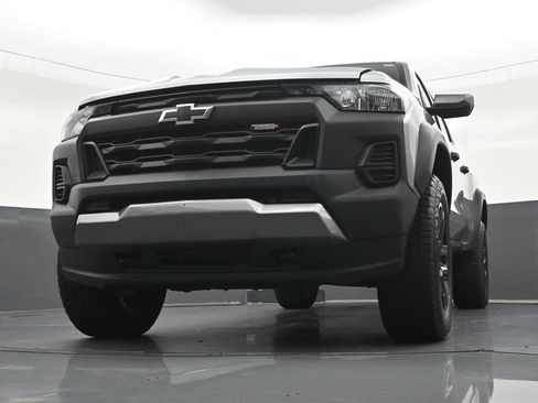Used 2025 Chevrolet Colorado Trail Boss AWD/4WD image 31