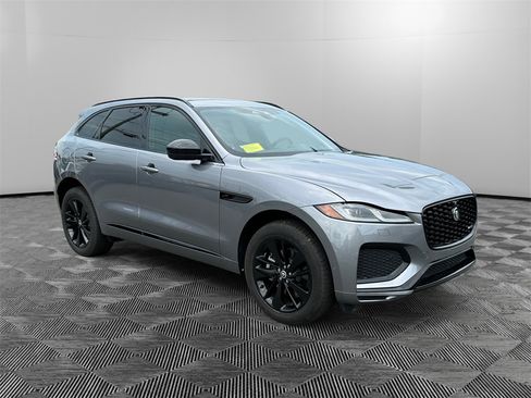 Used 2024 Jaguar F-PACE R-Dynamic S image 7