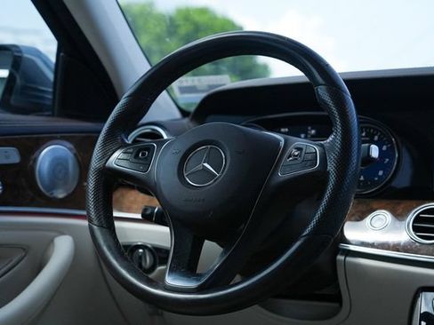 Used 2018 Mercedes-Benz E 300 4MATIC image 31