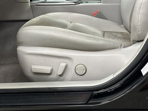 Used 2014 Toyota Camry XLE w/ Leather Package image 18