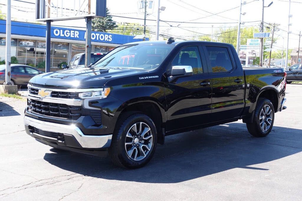 Used 2023 Chevrolet Silverado 1500 LT AWD/4WD image 2