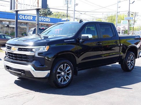 Used 2023 Chevrolet Silverado 1500 LT AWD/4WD image 2