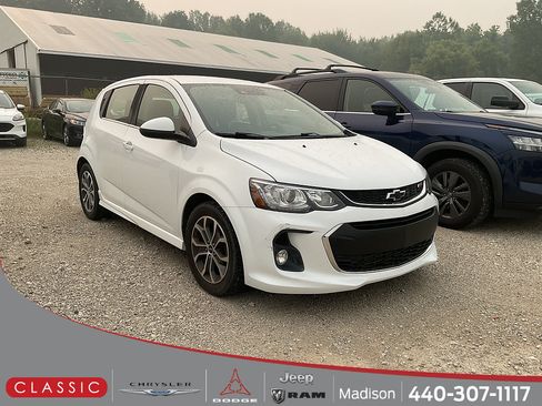 Used 2019 Chevrolet Sonic LT w/ Convenience Package FWD image 1