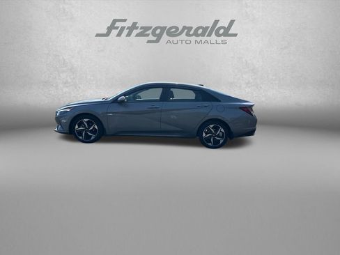 Used 2023 Hyundai Elantra SEL w/ Convenience Package FWD image 4