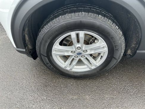 Used 2021 Ford Explorer XLT image 9