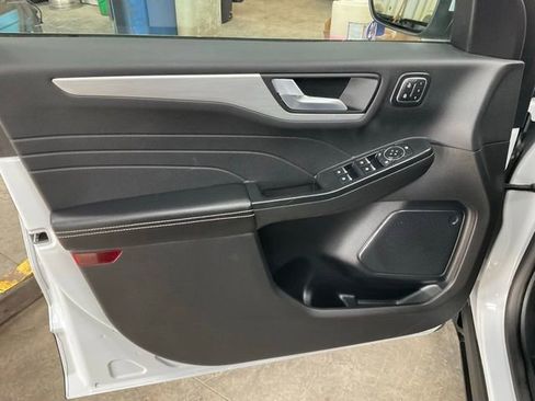 Certified 2025 Ford Escape Platinum image 5