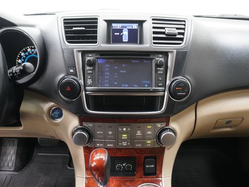 Used 2013 Toyota Highlander Limited image 23