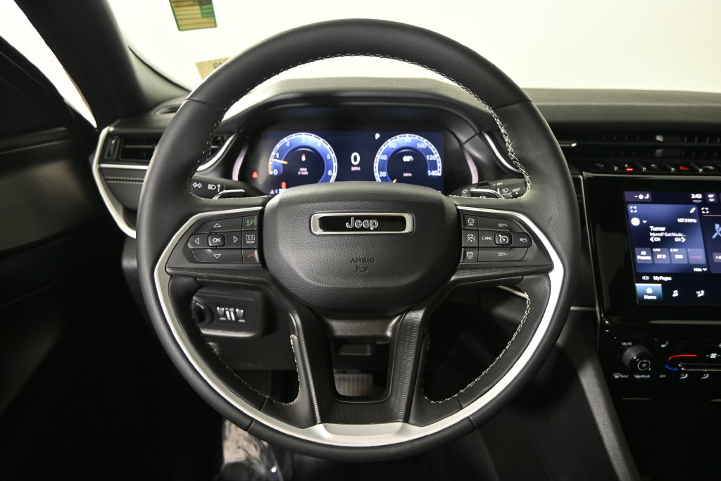 Used 2023 Jeep Grand Cherokee Altitude AWD/4WD image 34