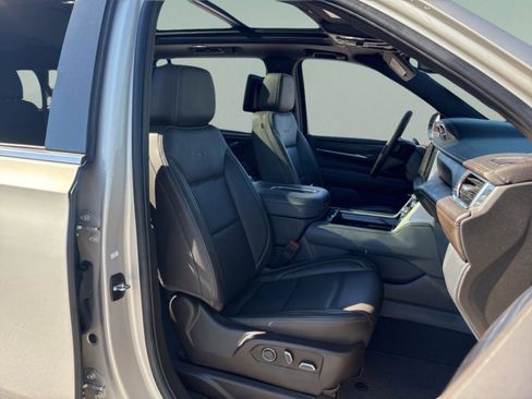 Used 2023 GMC Yukon XL Denali image 50