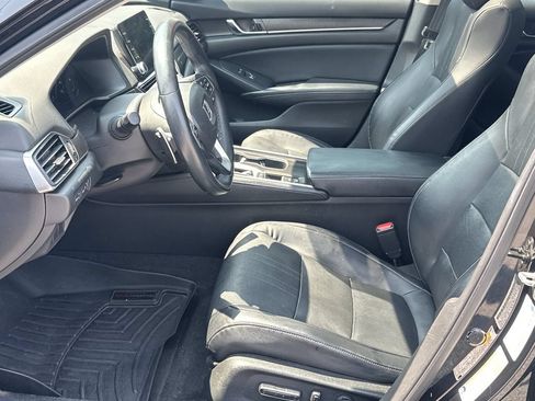 Used 2018 Honda Accord Touring image 9