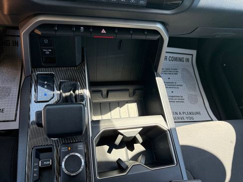 Used 2022 Toyota Tundra SR5 w/ SR5 Convenience Package AWD/4WD image 22