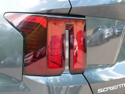 Certified 2025 Kia Sorento S AWD/4WD image 17