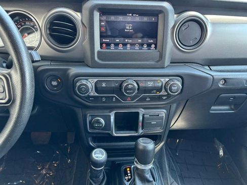 Used 2022 Jeep Wrangler Unlimited Sport AWD/4WD image 16