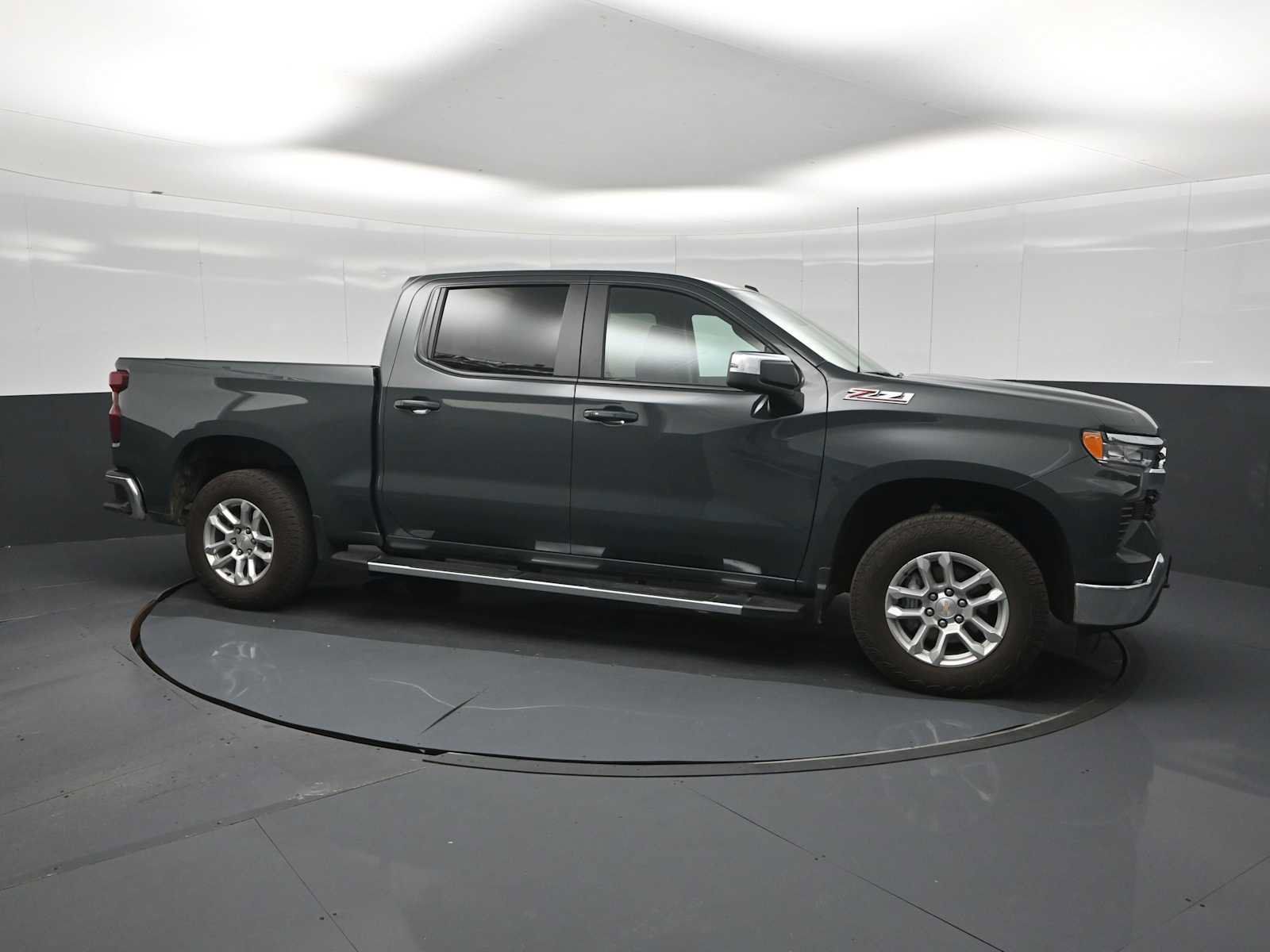 Used 2025 Chevrolet Silverado 1500 LT w/ Z71 Off-Road Package AWD/4WD image 9