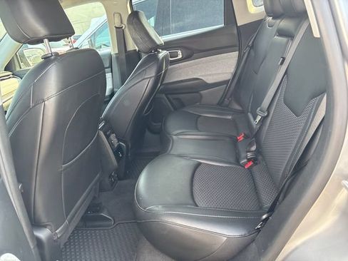Used 2022 Jeep Compass Latitude w/ Sun and Sound Group AWD/4WD image 9