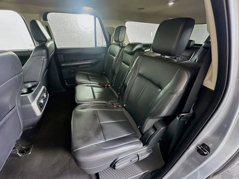 Used 2024 Ford Expedition Max XLT image 28