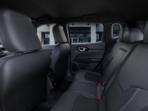 Used 2026 Jeep Compass Latitude AWD/4WD image 23