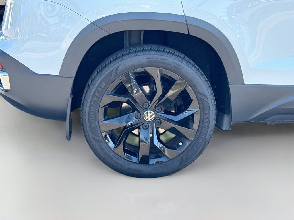 Used 2023 Volkswagen Taos SE w/ Panoramic Sunroof Package FWD image 42