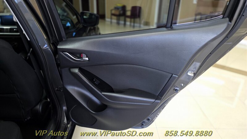 Used 2018 MAZDA MAZDA3 Sport FWD image 14