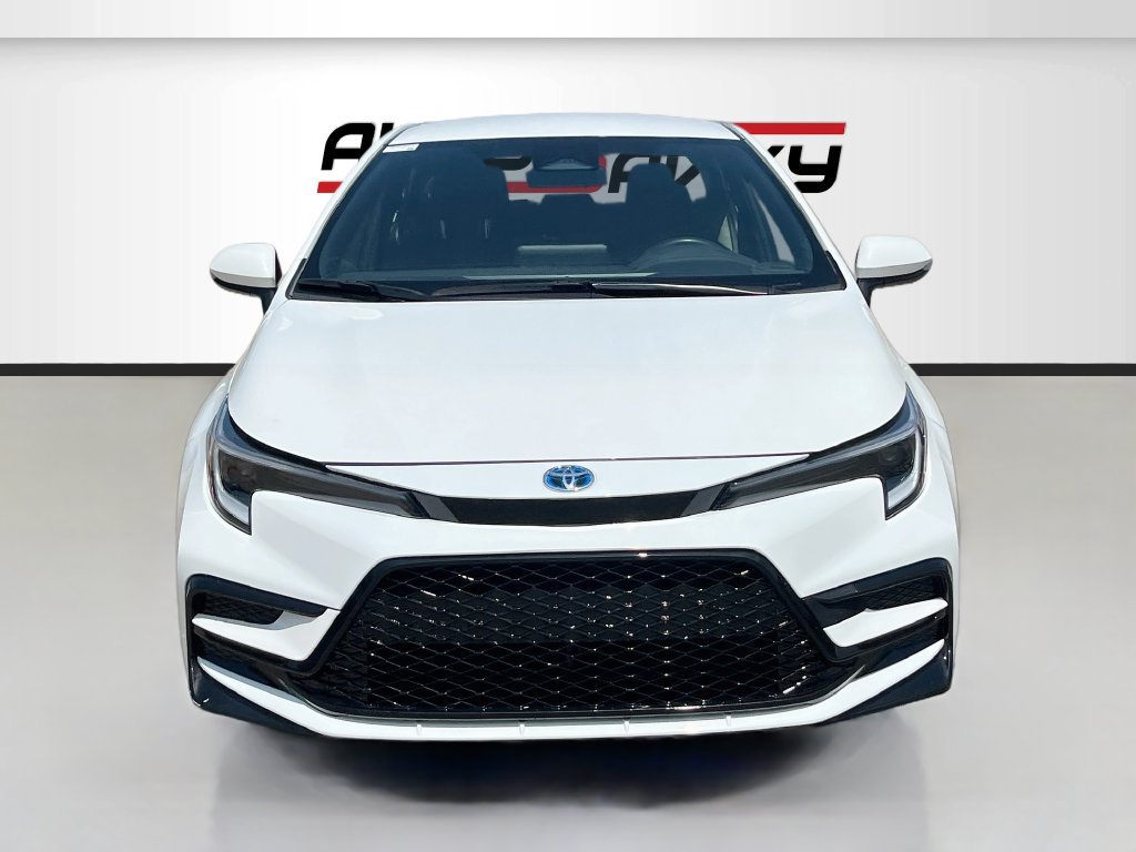 Used 2024 Toyota Corolla SE FWD image 2