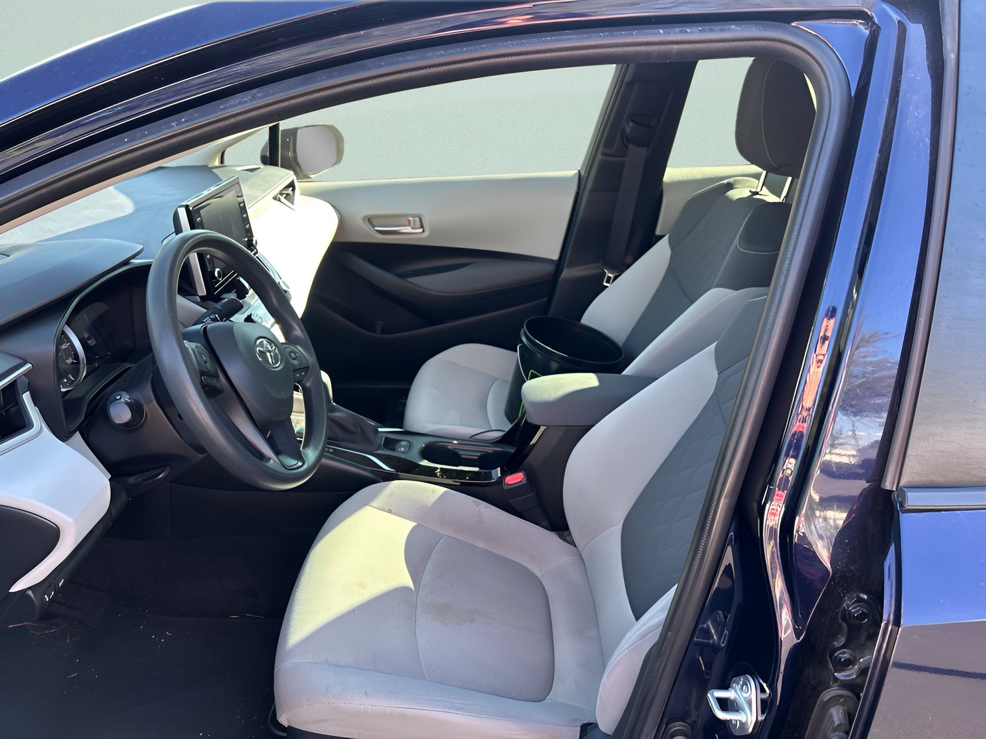 Used 2021 Toyota Corolla LE w/ Carpet Mat Package (TMS) FWD image 16