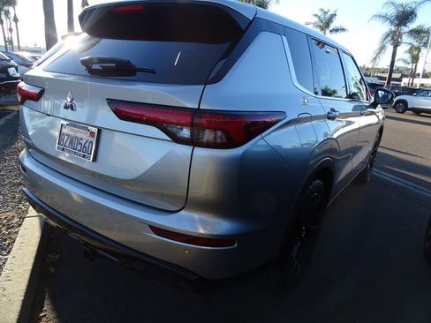 Used 2022 Mitsubishi Outlander SE image 4