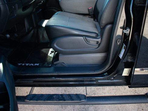 Used 2017 Nissan Titan S image 12