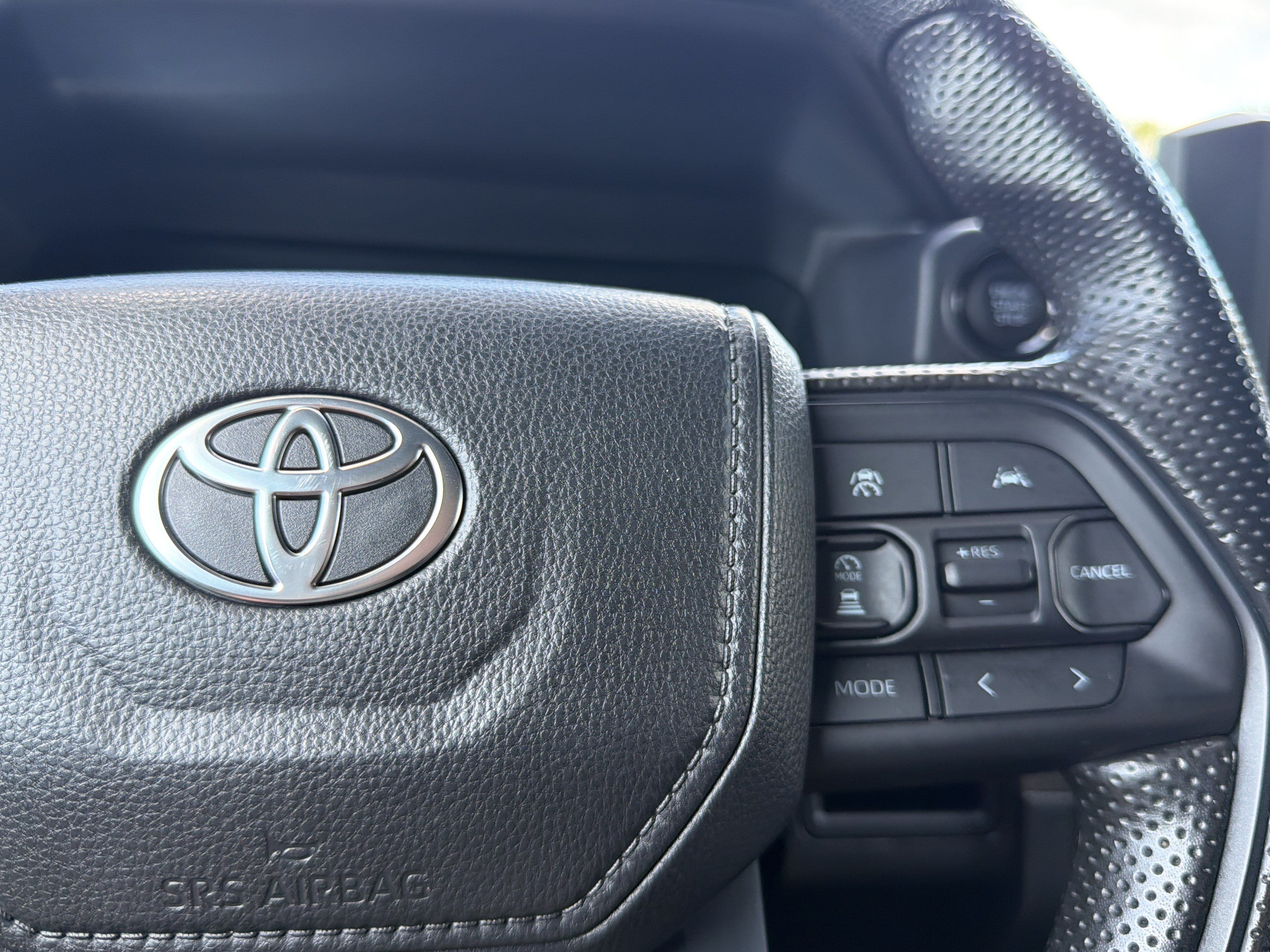 Certified 2025 Toyota Tacoma SR5 AWD/4WD image 11